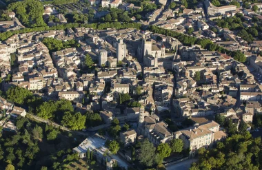Vue aérienne du centre ville d'Uzès