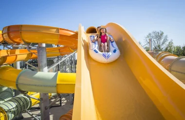 En famille : se rafraîchir dans les parcs aquatiques